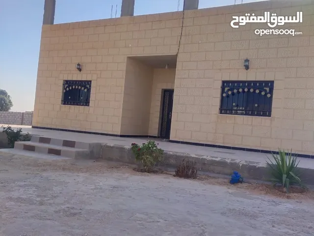 140 m2 4 Bedrooms Townhouse for Sale in Mafraq Other
