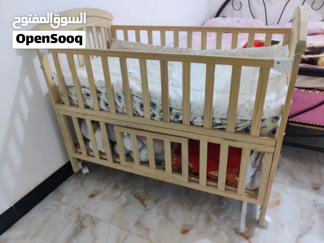 سرير هزاز ومتنقل للبيع