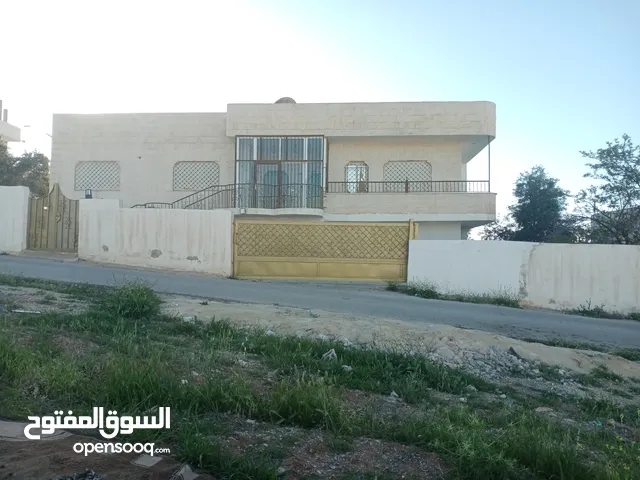 400 m2 3 Bedrooms Townhouse for Sale in Al Karak Al-Thaniyyah