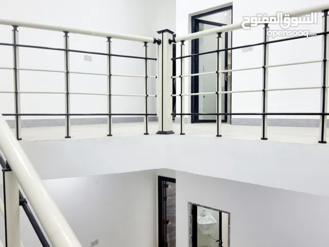 دار  سكنية حديثة 3 طوابق بناء 2026 للإيجــــار – في الحكيمية