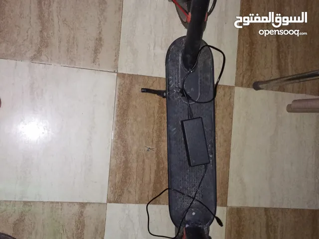 سكوتر كهربائي: النوع:شاومي مستعمل. استعمال نظيم ربي يبارك العيوب القومه الخلفيه تبي تغير هي والرفرف