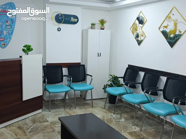 عيادة أسنان شبه جديدة للبيع بسعر مغري