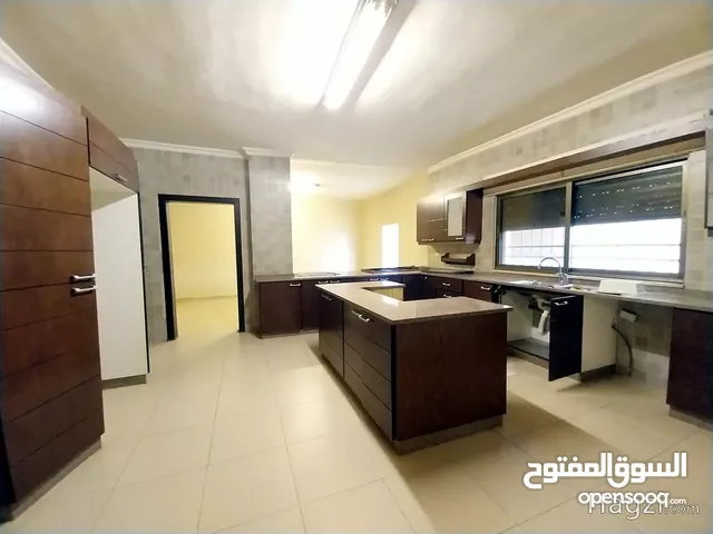 220 m2 4 Bedrooms Apartments for Sale in Amman Abdoun