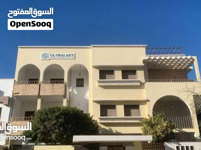 فيله اداريه ثلاته طوابق على الطريق الرابط بين الهاني والحشان شارع بعرض 16م حيوي