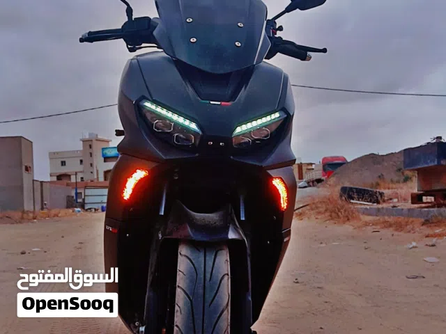 2025 ياماها VMAX