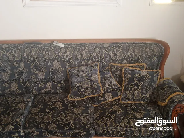 طقم كنب للبيع بحالة ممتازة جدا