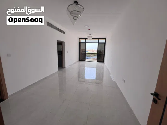 شقة غرفتين وصالة + غرفة خادمة أول ساكن فخمة جداً الحميدية عجمان قريب المحكمة غرف ماستر و3 حمامات