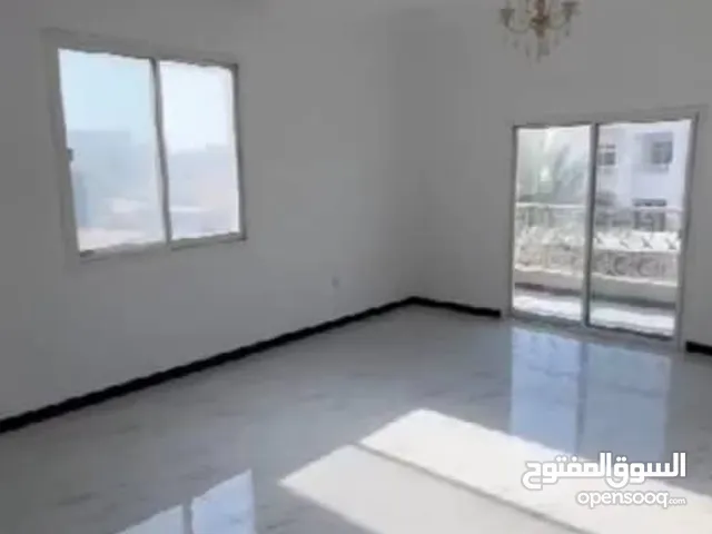 لايجار فيلا جديده في عجمان المويهات مساحة الأرض 5 آلاف قدم ثالث قطعه من شارع تله