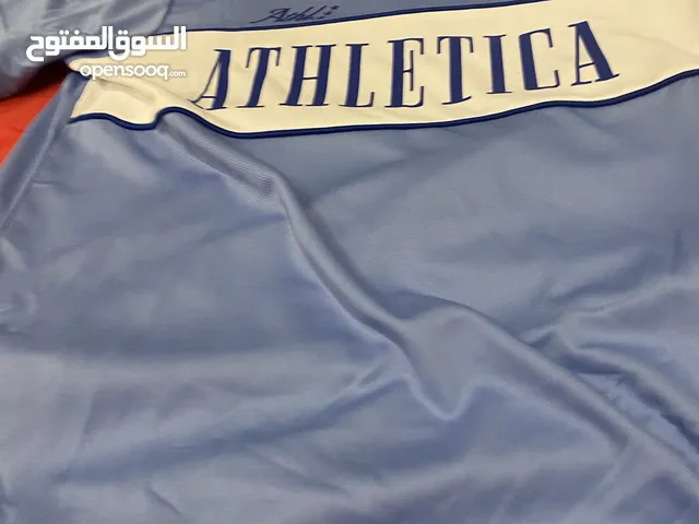 Athletica shirt number 10