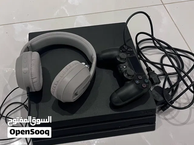 للبيع سوني 4 برو (PS4 Pro) نظيف جداً جداً