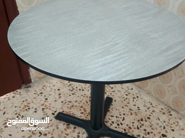 طاولة قاعدة حديد