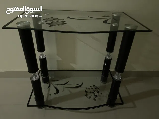 طاولة زجاجية