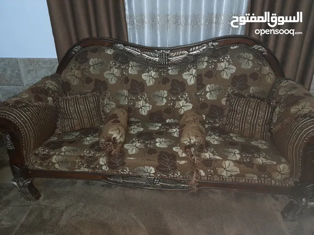 كنب زان حفر اشي حلو ومرتب الطقم ولونه حلوووو
