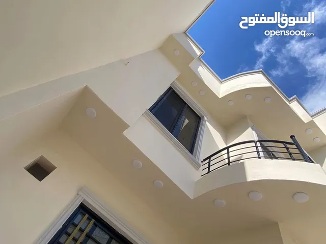 140 m2 More than 6 bedrooms Townhouse for Sale in Basra Abu Al-Khaseeb