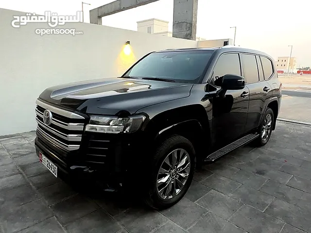 لاند كروزر GXR توين تيربو 2022الشاشه الكبيره فل مكينه جديده زيرو 2025 مع ضمان الوكاله