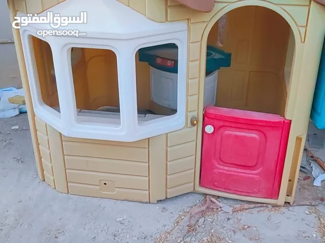 بيت أطفال مصنوع من البلاستيك