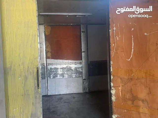 ثلاجة اجبان والبان بسعر ممتاز بحالة جيدة