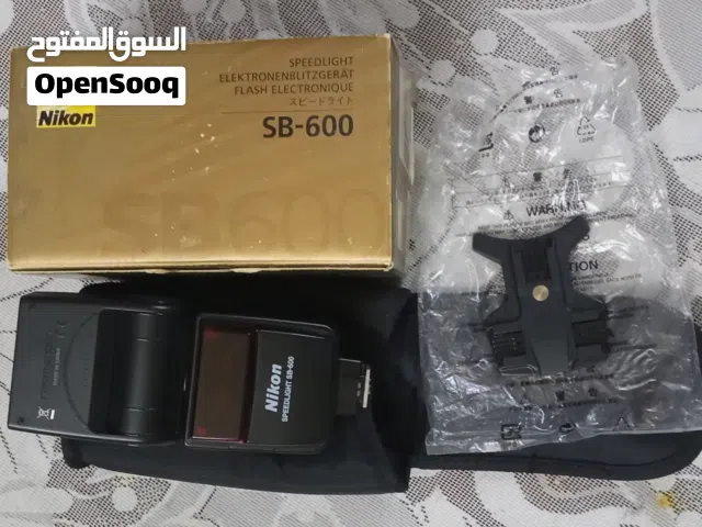 فلاش نيكون sb600  كالجديد لم يستعمل الا مرة واحدة  بحالة الجديد ومعة طقم حجارة بالشاحن والاكسسوار