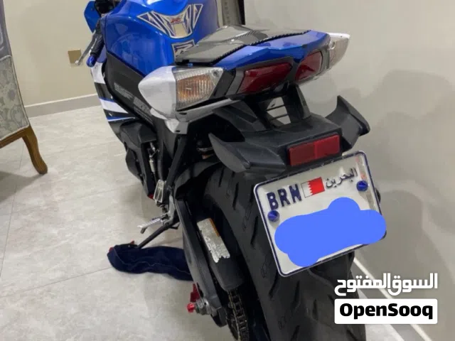 سوزوكي 1000 نضيفه جداً لا تشكي من شي مع رقم مميز البايك مصروف عليها جاد حياك ما نختلف