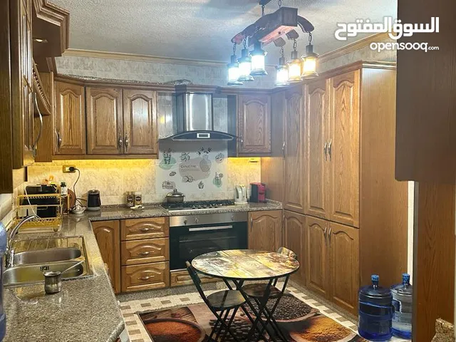 شقة في طبربور ابو عليا  بسعر حررق مع ترس 200 متر