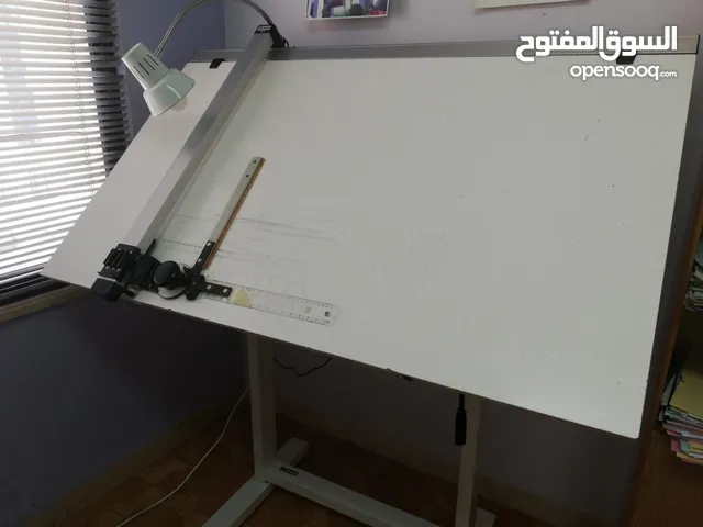 طاولة رسم هندسية مع جهاز رسم و وحدة انارة قابلة للطي نوع tecnostyl