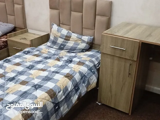 تخوت اطفال عدد2 وخزانة مطبخ للبيع المستعجل