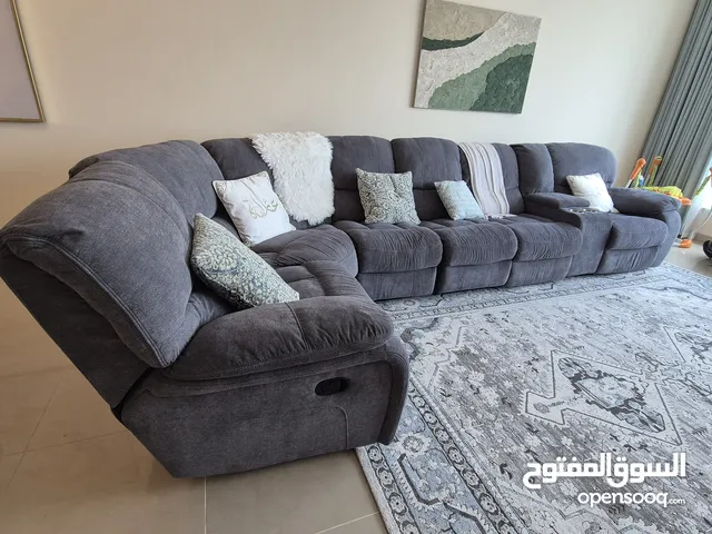 كنب فاخر Recliner بـ 6 مقاعد + حاملات أكواب – استخدام خفيف - قابلة للإمالة