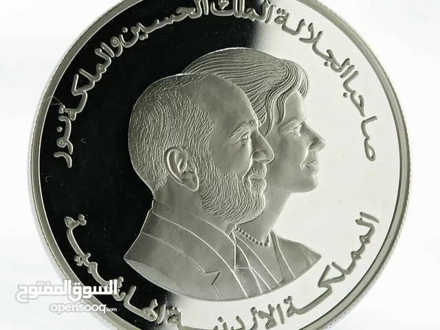 5 دنانير فضه تذكارية للملك حسين والملكه نور بمناسبه تأسيس اليونيسف الوزن 28.28 غرام