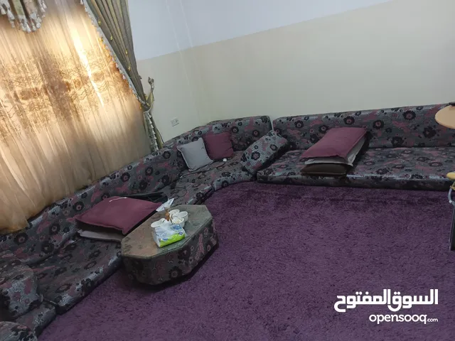 فرش عربي مع موكيته مع البرادي