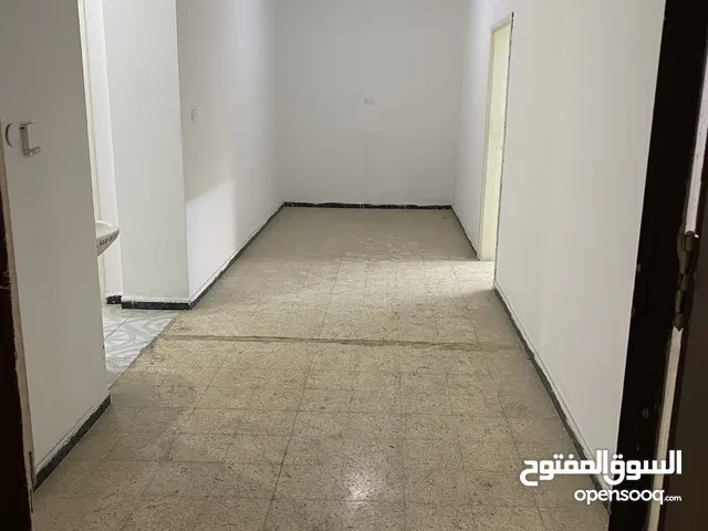 شقتين للإيجار شقة في حي الرشيد مقابل مدرسة تماضر للبنات والشقة الثانية في الجبل الشمالي