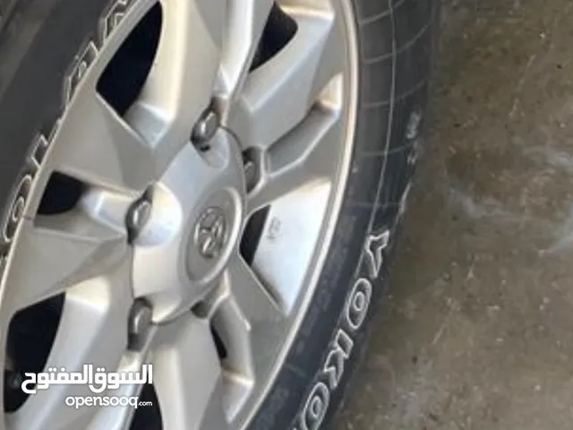 جنط تويوتا لاند كروزر مع كوتشوك استعمال خفيف للبيع