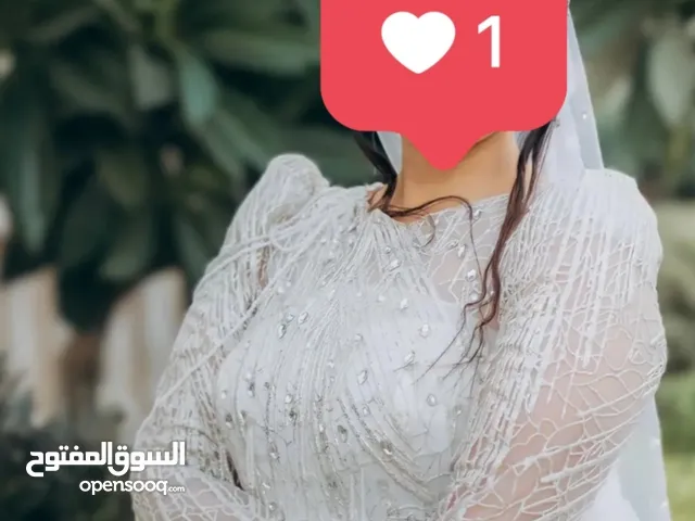 فستان زفاف للبيع حاله جيدة جدا اتلبس ساعه معاه الطرحه