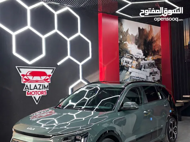 كيا نيرو هايبرد اعلى فئة اضافات ترخيص 2022 مع فتحة سقف و دهان شركة بالكامل