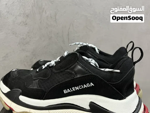 جوتيBALENCIAGA للبيع