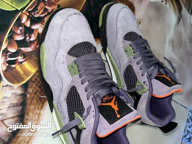 جوردن 4 canyon purple باله مستخدمه قليل قياسه 42 وسعره 65 الف وبي مجال مكاني الزعفرانيه