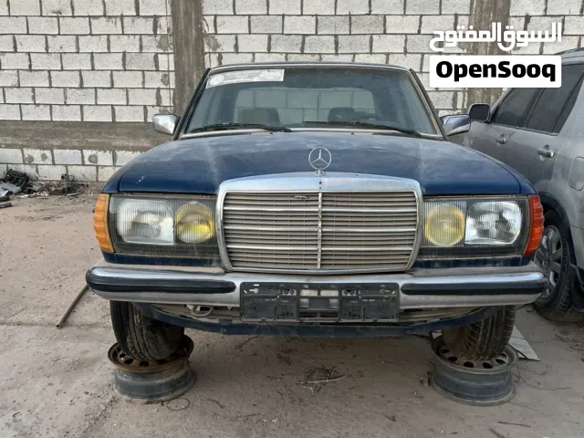 1984 مرسيدس بنز الفئة-E E 240