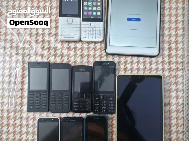 مجموعة هواتف وتابلت مستخدمة للبيع