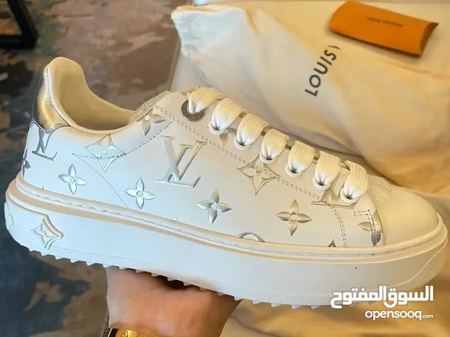 White Sport Shoes in Muscat