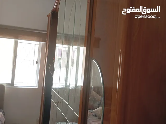 خزانة للبيع بسعر 100 دينار قابل للتفاوض