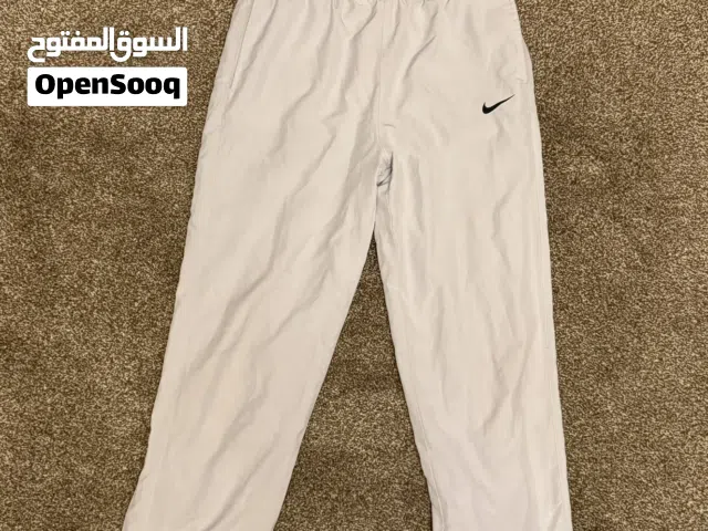 بنطلون nike اصلي من 13 -  15 سنه