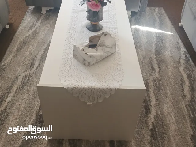 طاوله وسط ابيض مستعمل