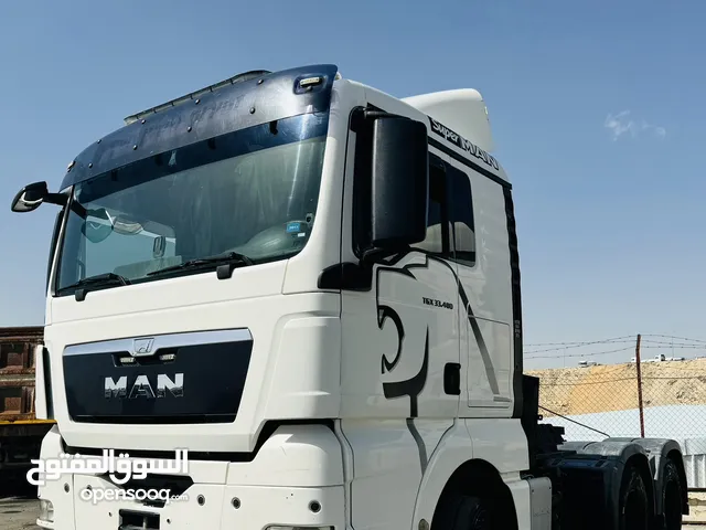 Tractor Unit Volvo 2017 in Muscat