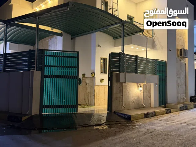 300 m2 More than 6 bedrooms Townhouse for Rent in Tripoli Ain Zara