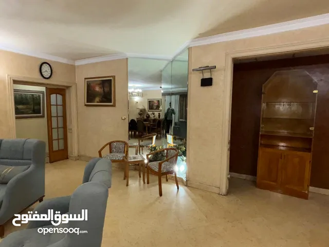 شقة مفروشة للأيجار بالمهندسين شارع شهاب بجوار تقاطع شهاب معا لبنان في الشارع الرئيسي تشطيب سوبر لوكس