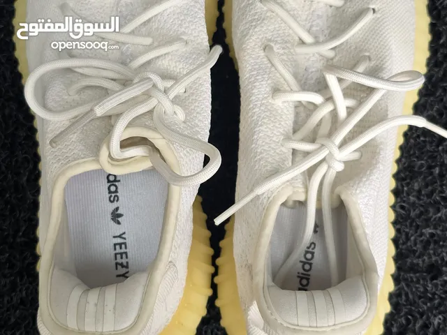 Adidas Yeezy shoes white like new original & Adidas Yeezy shoes like new first copy