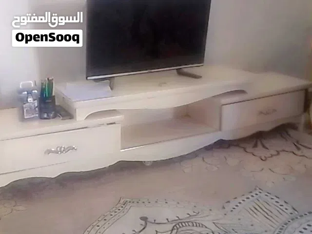 ميز بلازما لون أبيض للبيع