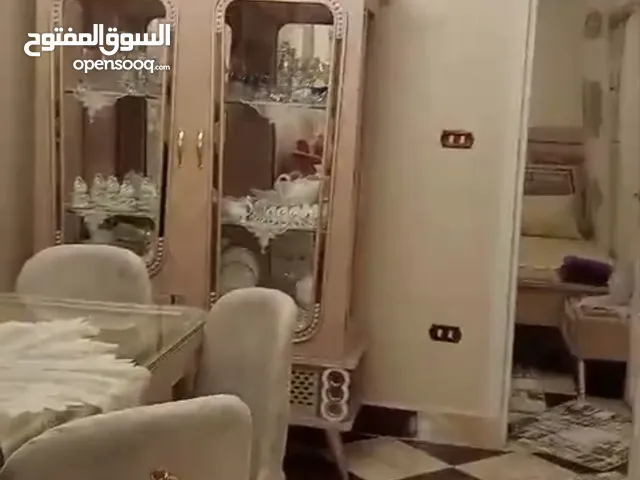 نيش وسفرة 6 كراسي استعمال 6 شهور قابلة للتفاوض