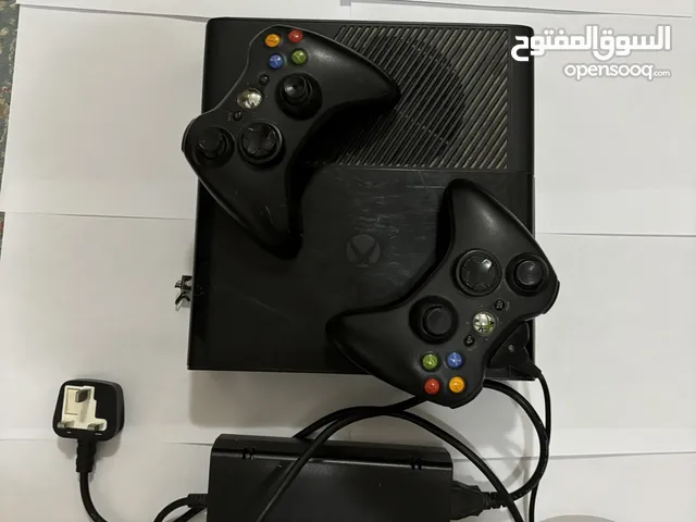 Xbox 360 with 2 Controllers  اكس بوكس مع ذراعين 360