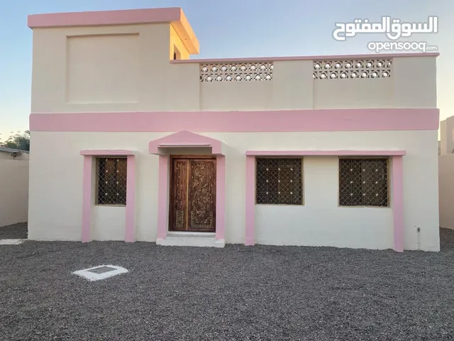 للبيع بيت مسلح في البريمي الخضراء النادي البيت جاهز للسكن ومسوايله صيانه