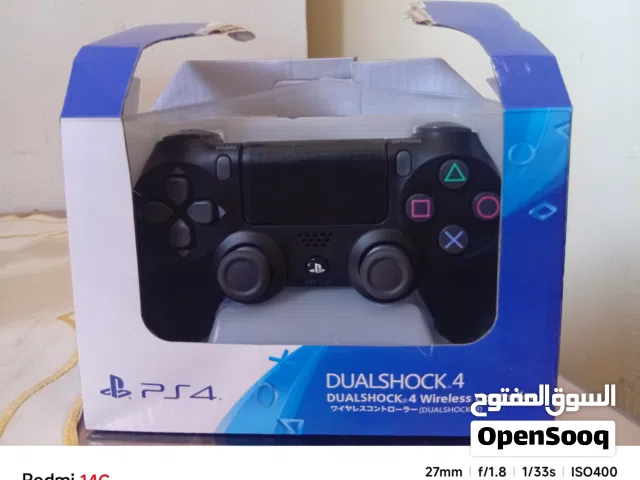 السلام عليكم يد بلايستيشن فور ربي يبارك عيب لا جديدة  ومعاه وصلة شحن